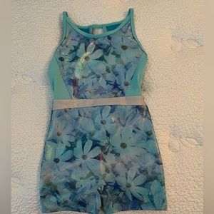 Gymnastics outfit. 6/6x. Little girls. Like new
